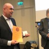Fredrik hyllades och Lennart Daun läste motiveringen. Foto: Per Bunnstad