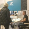 Karlskoga. Janne Skoglund diskuterar med besökare